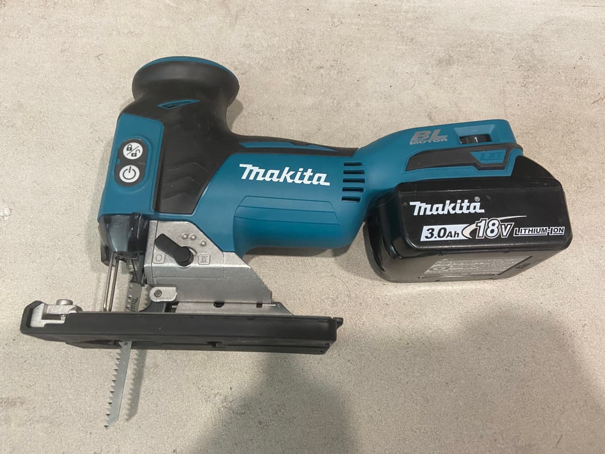 Tim's Makita XVJ01Z barrel grip jigsaw with an 18V 3.0Ah battery, on a concrete floor